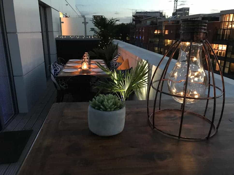 Mesa de comedor en terraza