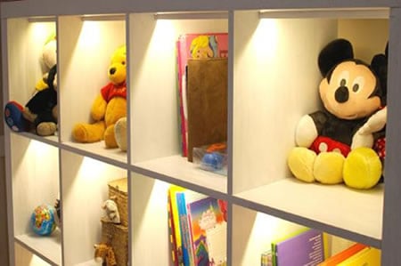 Iluminación estanterías habitación juvenil | Muebles Paraiso Bilbao